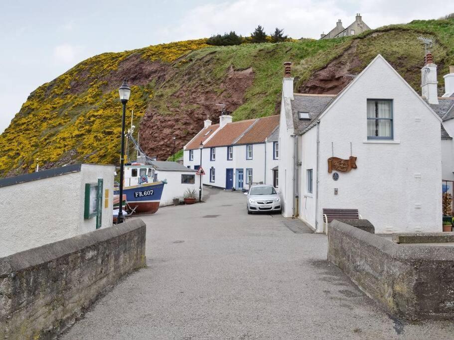 Fisherman'S Cottage In Pennan Екстериор снимка